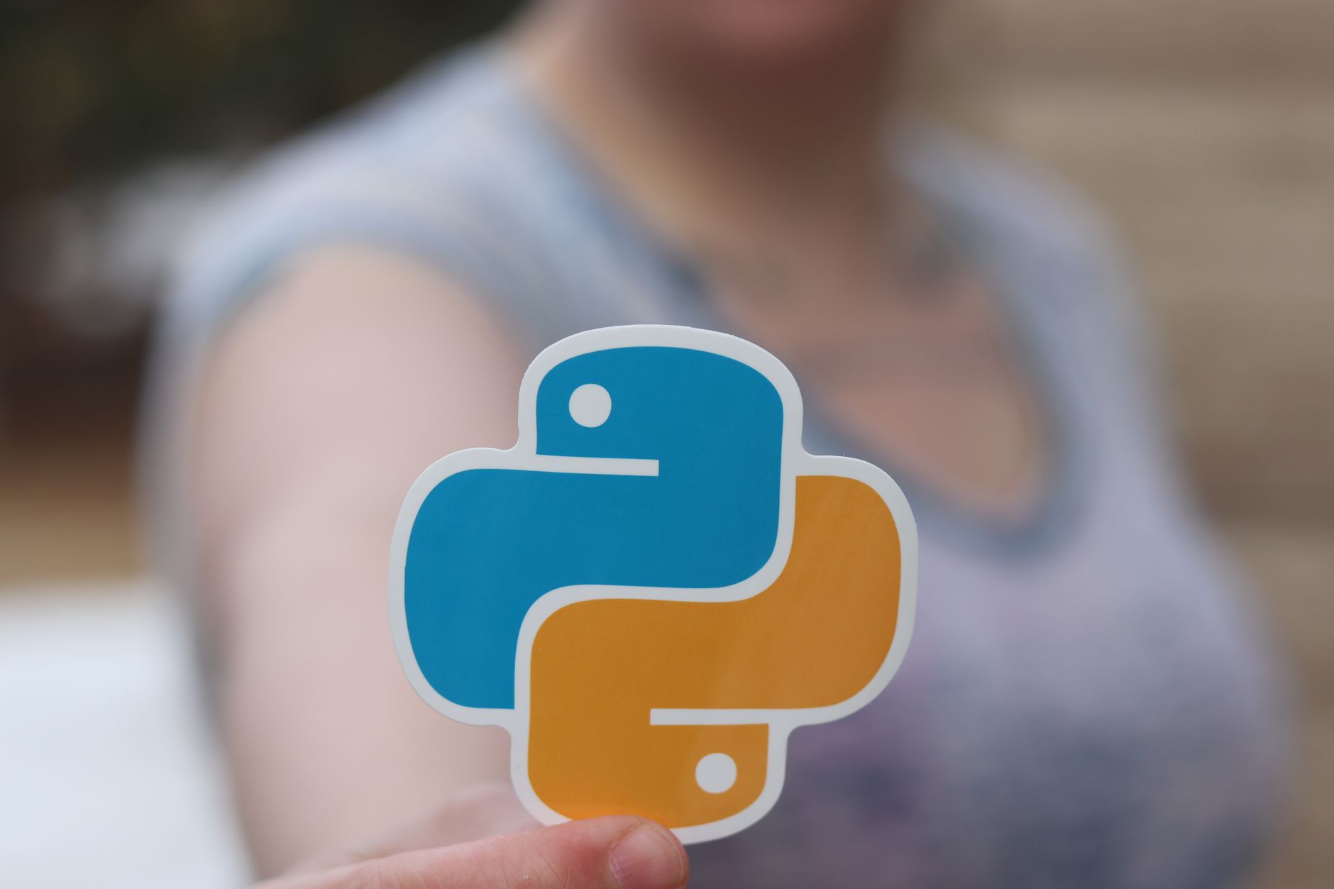 Python实现跨设备自动化脚本同步：Windows/Mac/Linux策略差异与实战